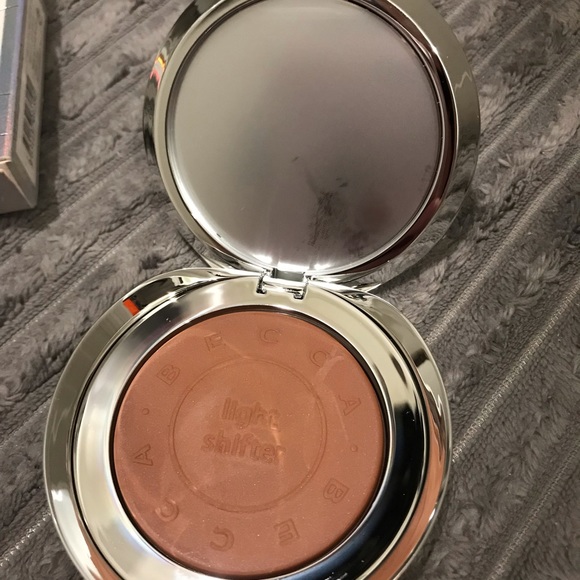 BECCA- Light Shifter Finishing Veil (NWT) - Picture 6 of 7